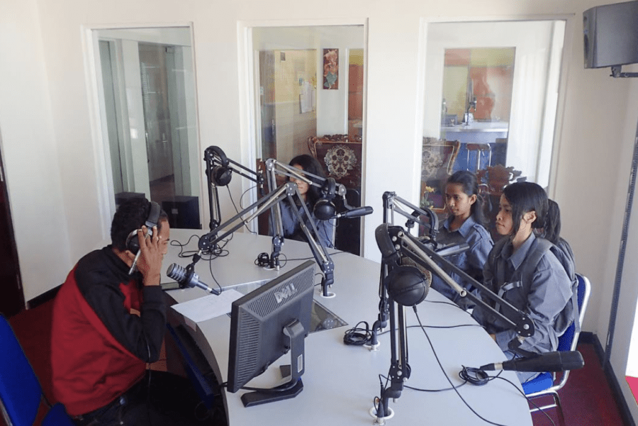 Mikaela Wawancara di RRI Kupang mengenai Kegiatan Ekspedisi Nusantara Jaya 2016