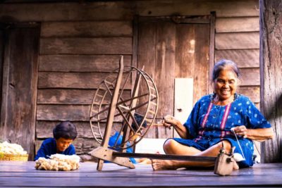 women making wool into yarn
