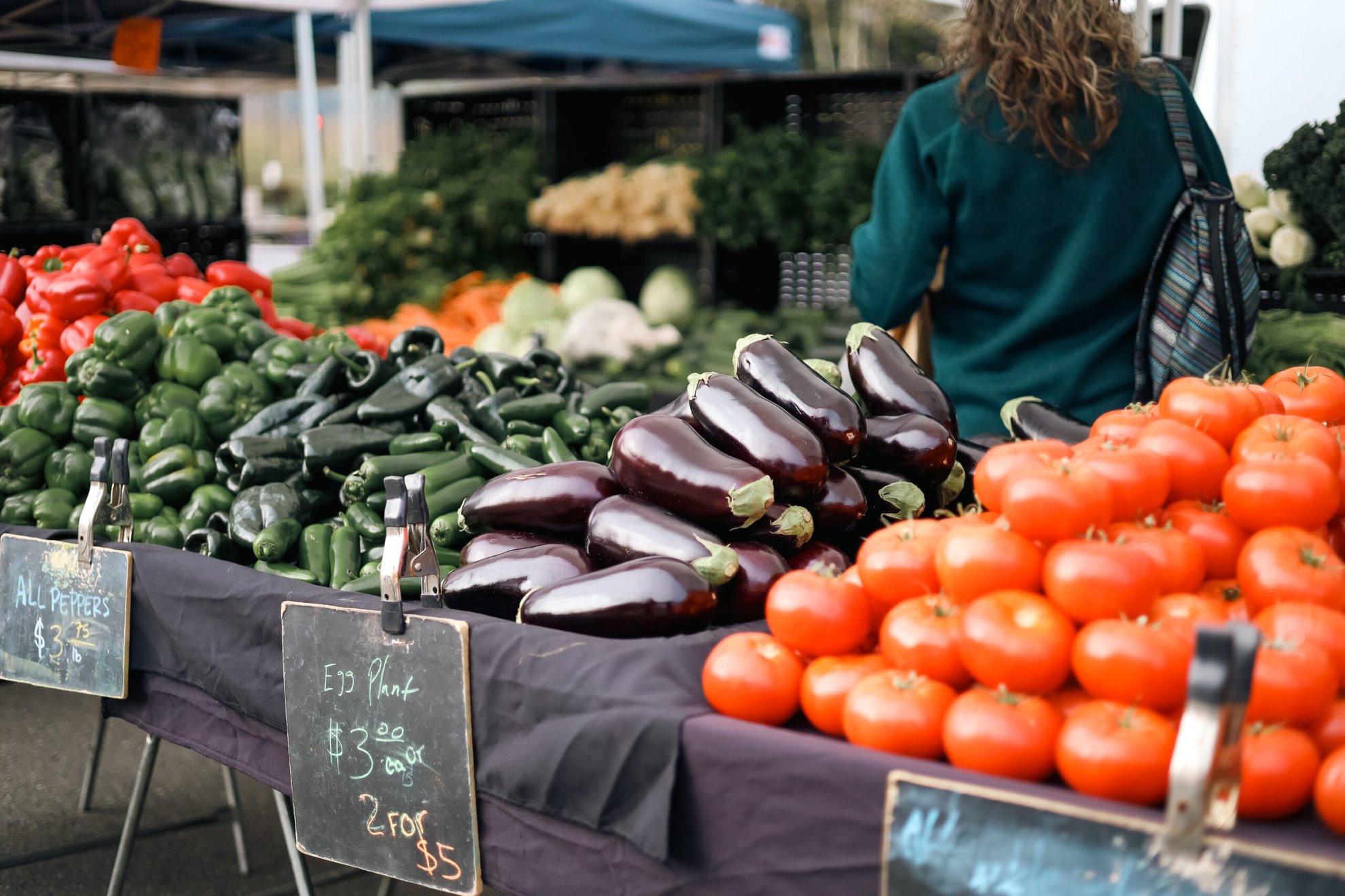 Local produce at a farmer's market are more fresh and often reduce the use of single-use packaging. (Credit: Robert Gareth via Unsplash)
