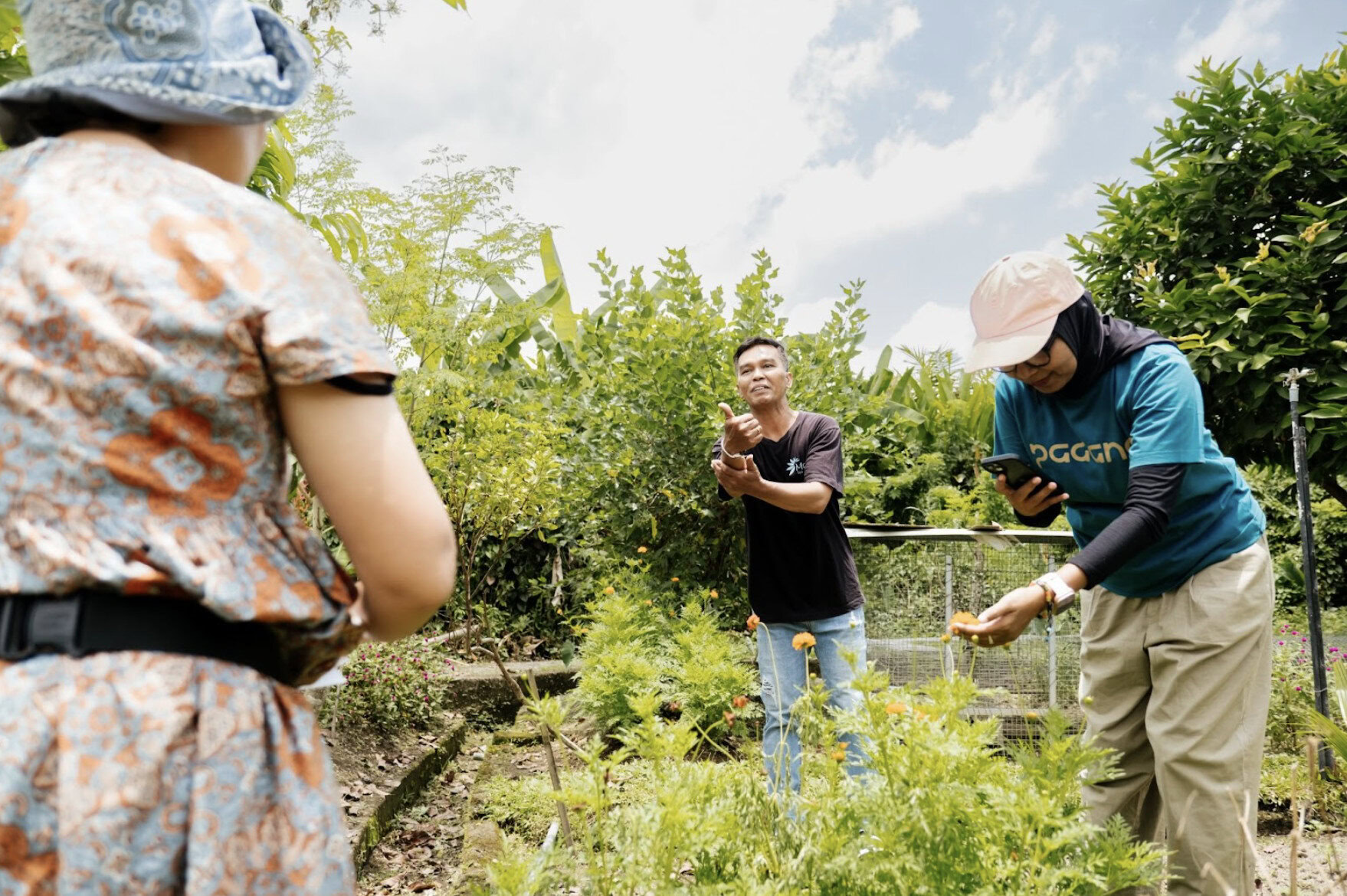Novi Rovika Sambal SABAI (chili paste) and Rita Sri Mustikasari from Martani Indonesia (herbal tea) from the food team visit the production house of Made Tea and learn about operational standards. Photo by: Sony Adam.