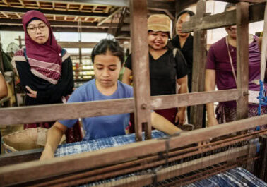 Aziza Nurul Amanah; Kris Mheilda Setiawati ; Mince Oyaitou; Gita Noerwardhani  learned about natural dye textile weaving production from Tarum Bali. Photo by: Prema Ananda.