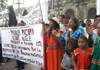 Resistance of the the Barro Blanco hydroelectric dam.
Source: ESCRIBANA, CONAMUIP & Telesurtv.net