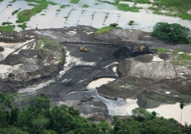 Aerial scenes from the Northern Amazon from the town of Iqitos to the Amazon oil town of Trompederos, Peru, June 11, 2007.